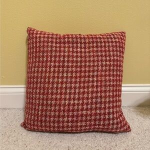 BRAND NEW Red and White Houndstooth Pillow 18x18